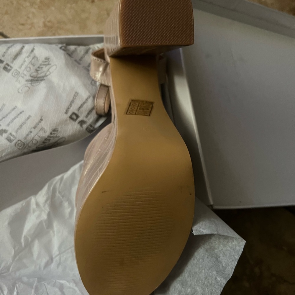 Nude man made Crocodile texture platforms - Picture 6 of 6